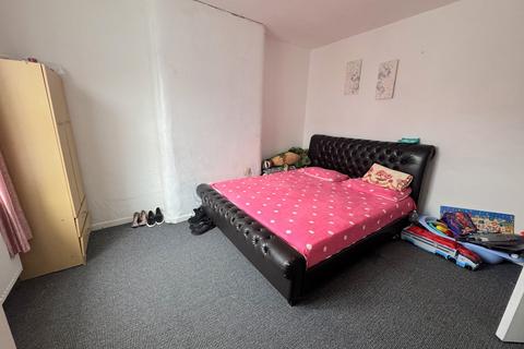 2 bedroom terraced house for sale, Bayswater Grove, Leeds, LS8