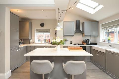 3 bedroom semi-detached house for sale, Walton Road, Chesterfield S40