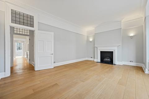 3 bedroom flat to rent, New Cavendish Street, Marylebone Village, London W1