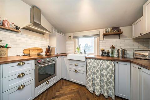 2 bedroom flat for sale, Grosvenor Terrace, London SE5