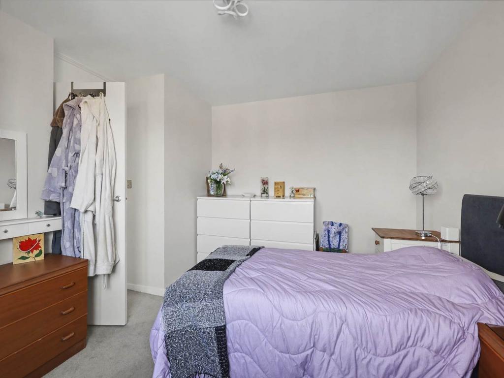 Bedroom 1 (2)