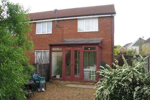 2 bedroom semi-detached house to rent, Morris Court, Yaxley, Peterborough
