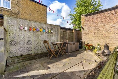 2 bedroom flat for sale, Denbigh Road, London W13