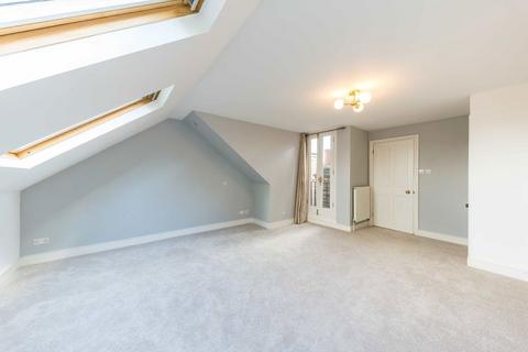 4 bedroom maisonette to rent, Moor Mead Road, St Margarets TW1