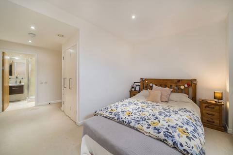 2 bedroom flat for sale, Kennington Road, London SE11
