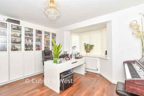 5 bedroom detached house for sale, Oyster Close, Hayling Island, Hampshire