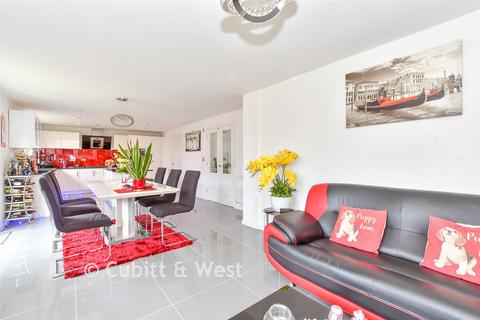 5 bedroom detached house for sale, Oyster Close, Hayling Island, Hampshire
