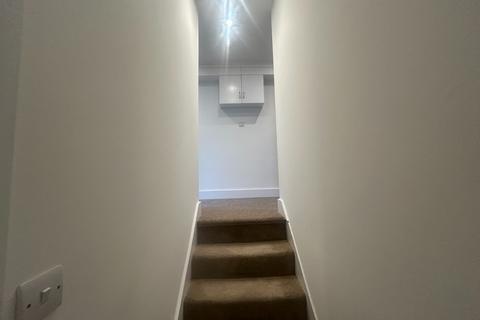 2 bedroom flat to rent, Clapham High Street, London SW4