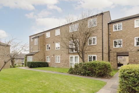 2 bedroom flat to rent, St. Gerards Close, SW4
