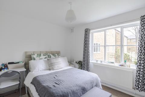 2 bedroom flat to rent, St. Gerards Close, SW4