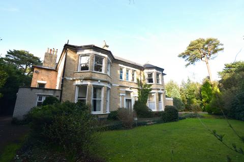 3 bedroom flat to rent, Manor Road, Bournemouth,