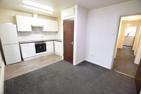 3 bedroom flat to rent, Manor Road, Bournemouth,