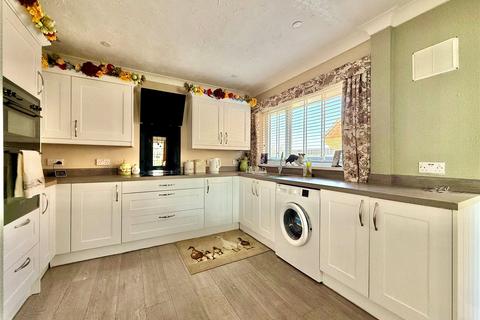 2 bedroom bungalow for sale, Friston Avenue, Eastbourne, East Sussex, BN22