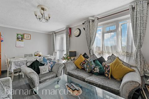 undefined, Hazel Close, BRENTFORD