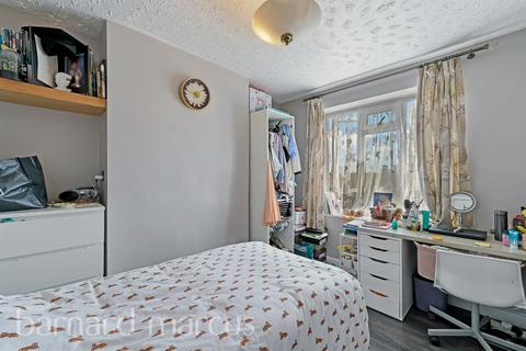 undefined, Hazel Close, BRENTFORD