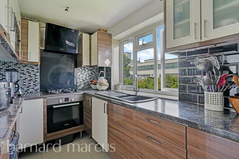 undefined, Hazel Close, BRENTFORD