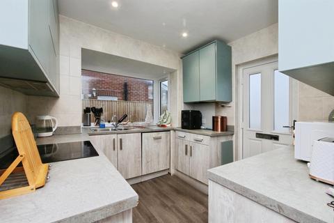 2 bedroom semi-detached bungalow for sale, Doriam Avenue, York