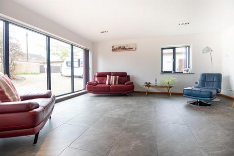 6 bedroom detached house for sale, Nursery Drive, Wellingborough