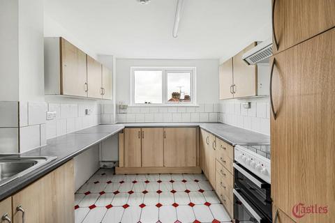 4 bedroom flat to rent, Hertford Road, Edmonton, N9