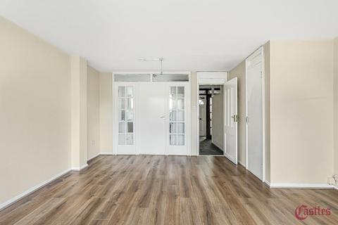 4 bedroom flat to rent, Hertford Road, Edmonton, N9