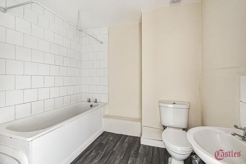 4 bedroom flat to rent, Hertford Road, Edmonton, N9