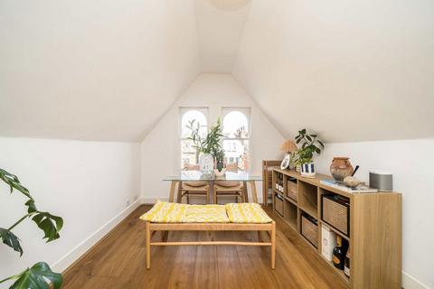 2 bedroom flat for sale, Streathbourne Road, London SW17