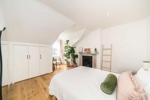 2 bedroom flat for sale, Streathbourne Road, London SW17