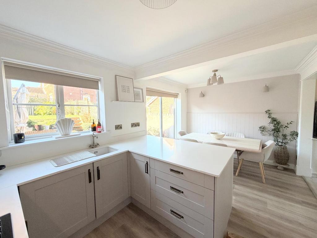 Dining kitchen