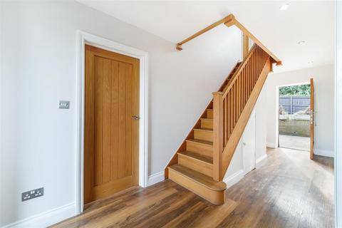 4 bedroom detached house to rent, Montrouge Crescent, Epsom