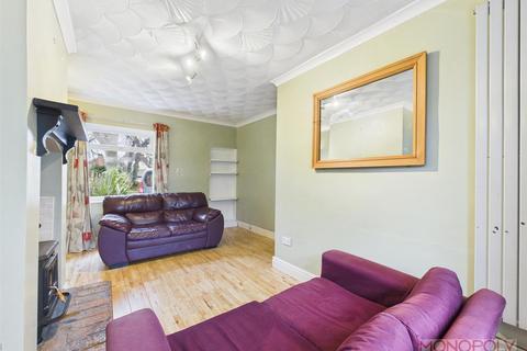 3 bedroom end of terrace house for sale, Chester Road, Wrexham