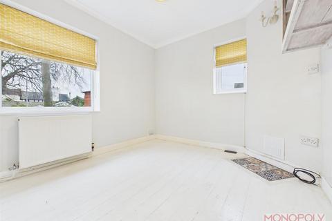 3 bedroom end of terrace house for sale, Chester Road, Wrexham