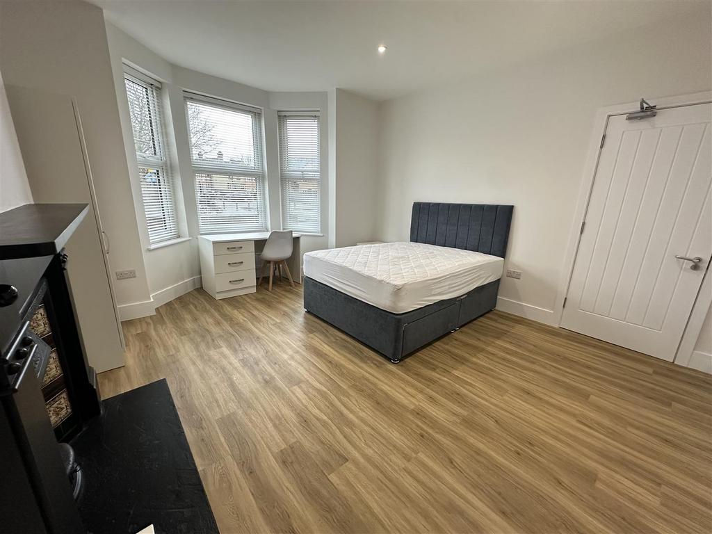 Room 1.jpg