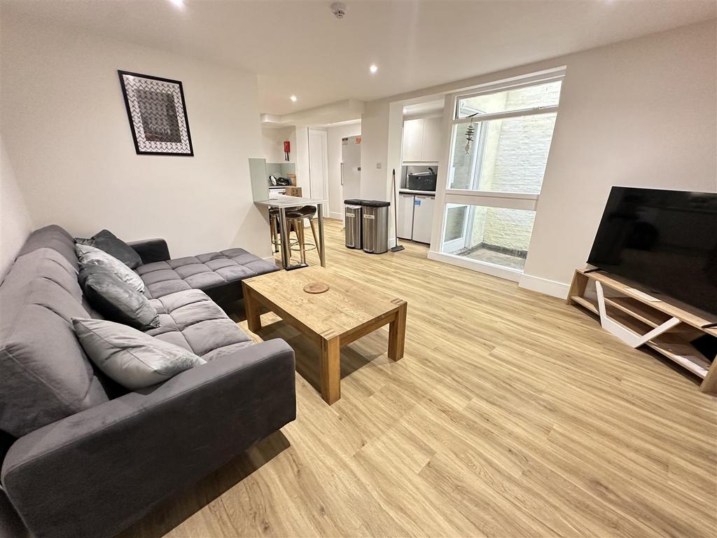 Living area 3.jpg