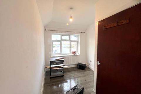 2 bedroom flat to rent, Balmoral Drive, Hayes UB4
