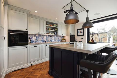 4 bedroom detached house for sale, Howe Green, CHELMSFORD