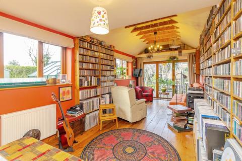 3 bedroom detached house for sale, Tavistock Street, Bletchley, Milton Keynes