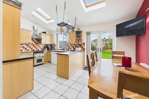3 bedroom semi-detached house for sale, Walton Way, Aylesbury