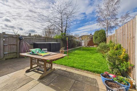3 bedroom semi-detached house for sale, Walton Way, Aylesbury