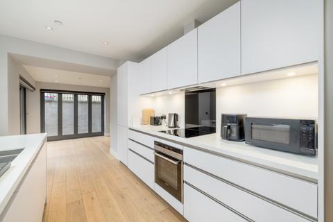 2 bedroom apartment to rent, Rutland Square, Edinburgh EH1