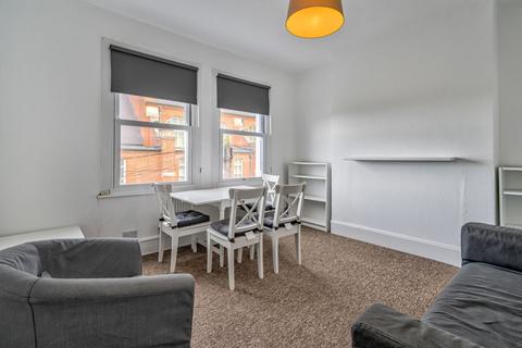 2 bedroom flat to rent, Theatre Street, London, SW11