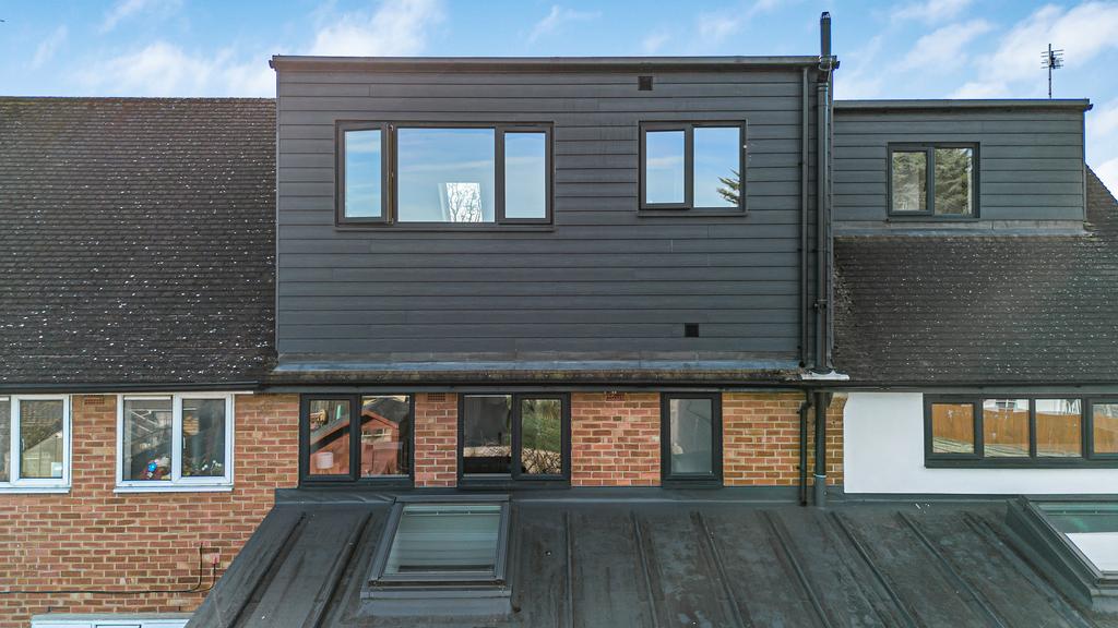 2274885
