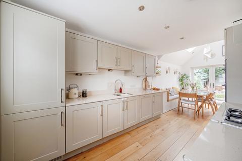 3 bedroom detached house to rent, Thistlecroft Road, Hersham, Walton-on-Thames, KT12