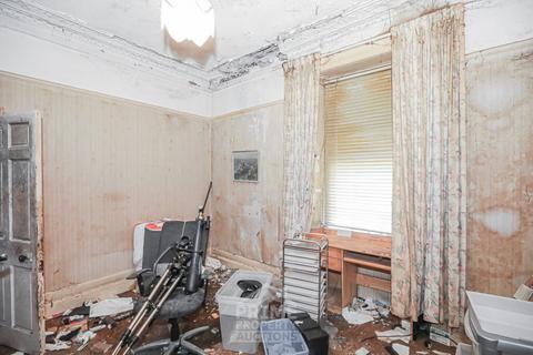 undefined, Greenock, Greenock PA15