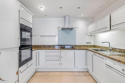 3 bedroom flat to rent, Boardwalk Place, London E14