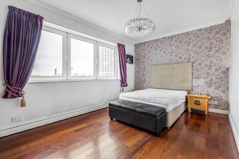 3 bedroom flat to rent, Boardwalk Place, London E14