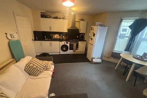 1 bedroom apartment to rent, 12 Ashford Road Flat 1