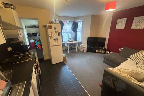 1 bedroom apartment to rent, 12 Ashford Road Flat 1