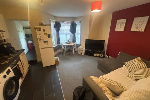 1 bedroom apartment to rent, 12 Ashford Road Flat 1