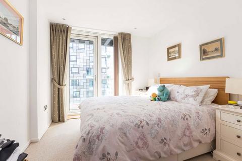 2 bedroom flat to rent, Millharbour, London E14