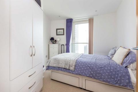 2 bedroom flat to rent, Millharbour, London E14